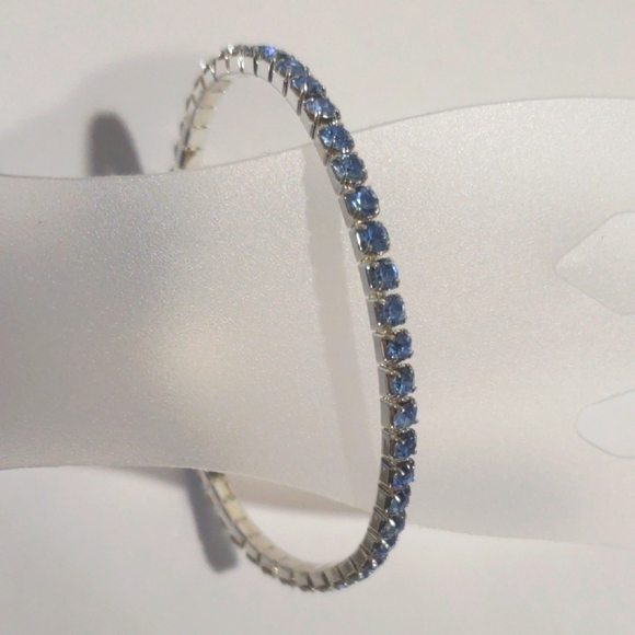 Jewelry - Elegant Silver tone Blue Color Stones Stretchy Bracelet Women's Fashion Jewelry